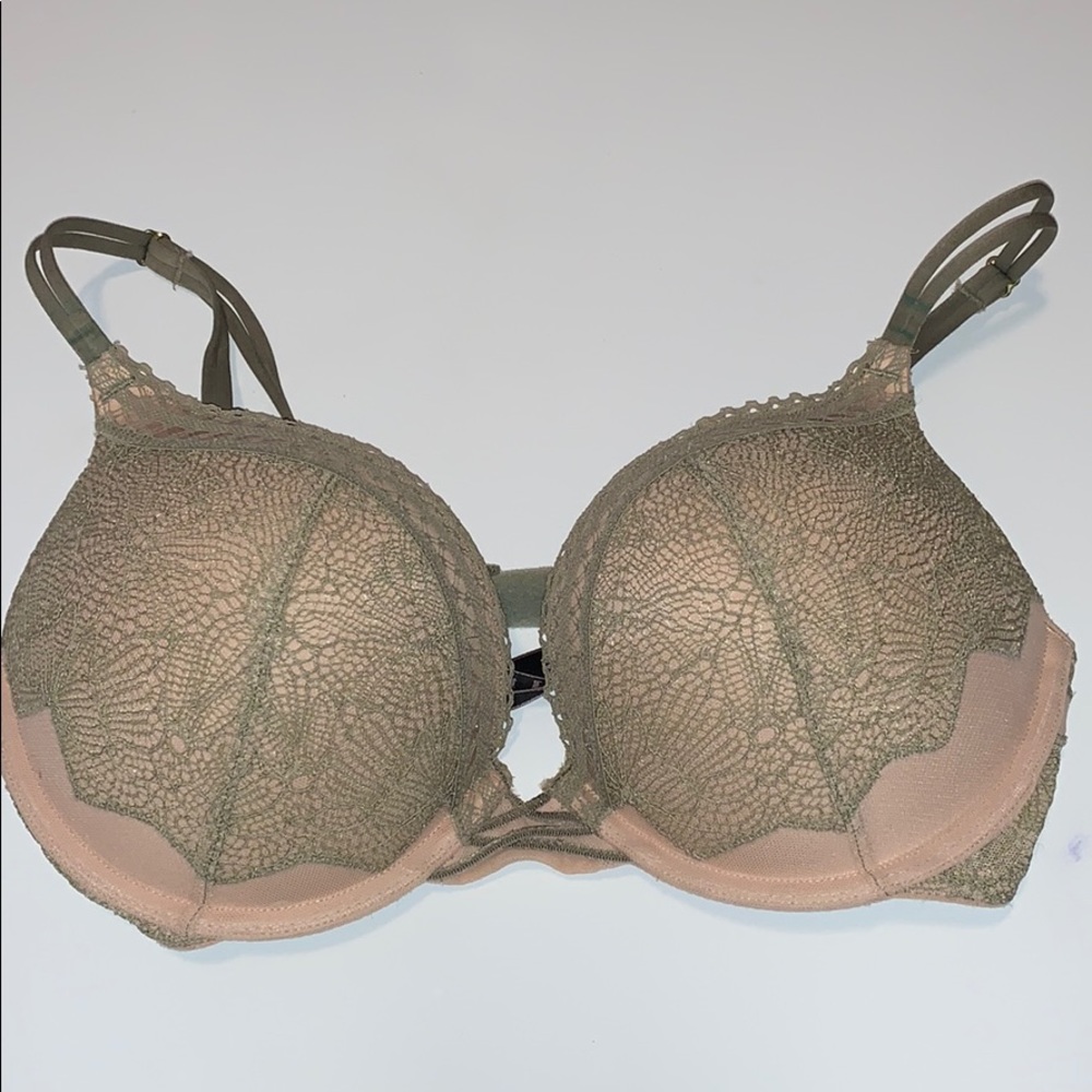 Victoria’s Secret Bombshell/Plunge bra